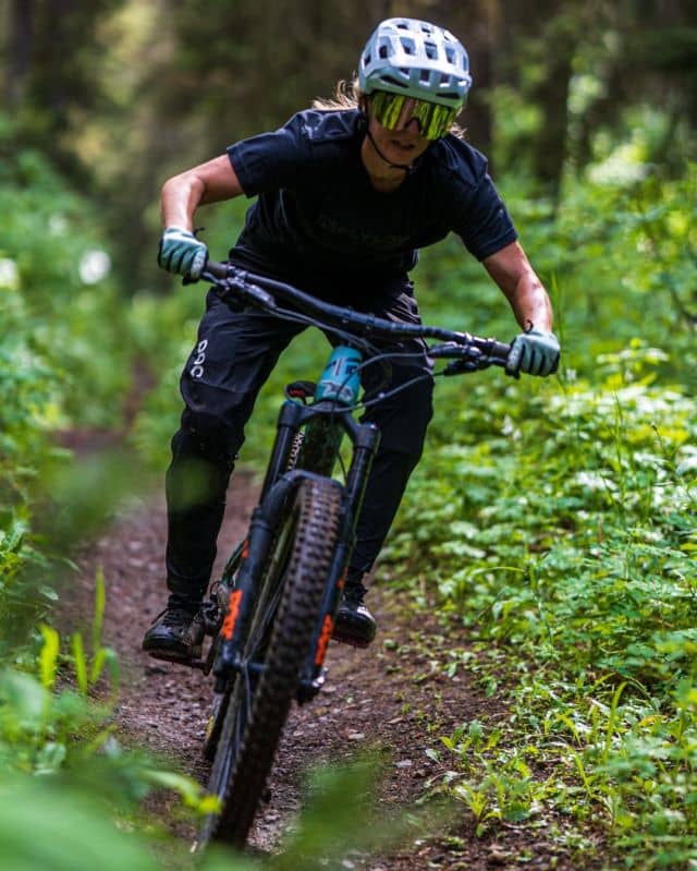 Pass Bash is back after a two year hiatus this Saturday, June 4th from 11-4! Don't miss out on this awesome day of riding sponsored by @thehub_jh , @hobacksports  and The Stagecoach Bar! Free shuttles provided by both shops and we'll have TFR memberships and gear for sale. Come support your local trails while getting your shred on! This is a great opportunity to hang out with friends new and old on some of the best trails in the world. See you there. Check our link in bio for more info. 
🚵‍♀️: @rachellllong 
📸: @malachiartice